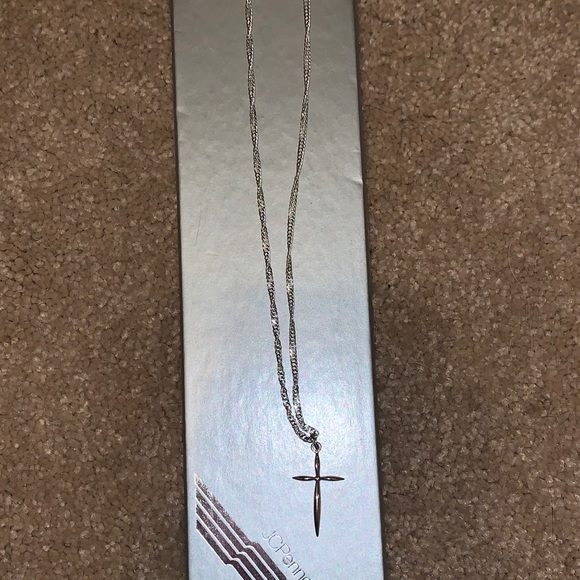 Sterling silver cross necklace - Picture 2 of 3